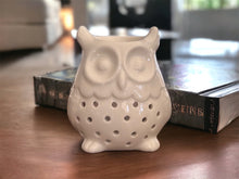 Cargar imagen en el visor de la galería, White Lacquered Ceramic Owl Tea Light Burner
